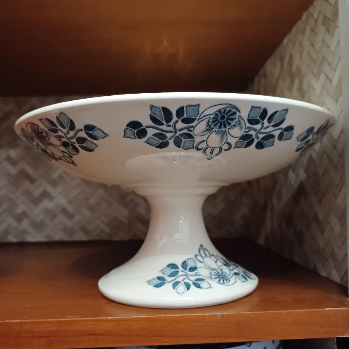 Plat sur pied floral